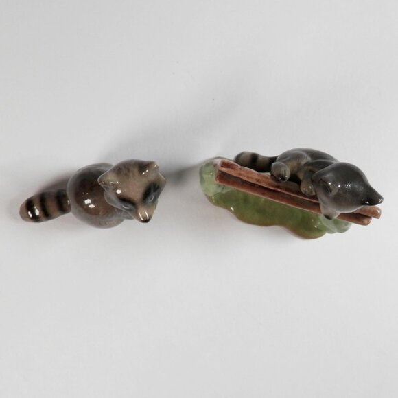 Vtg Hagen Renaker Mini Raccoons Figurines Peeking Over Fence  & Standing - Picture 2 of 6